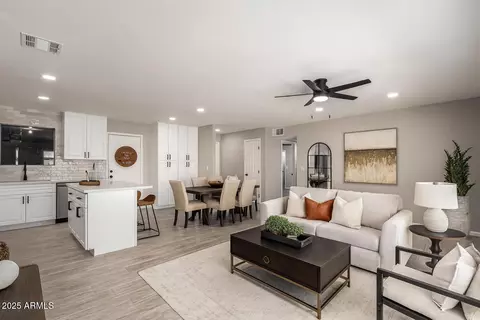 926 W Angela Dr, Phoenix, AZ 85023