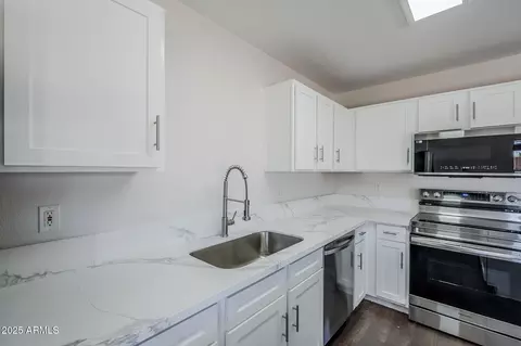 Kitchen - 2173 E 35th Ave, Apache Junction, AZ 85119 photo 3 of 6