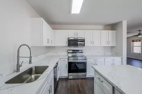 Kitchen - 2173 E 35th Ave, Apache Junction, AZ 85119 photo 2 of 6