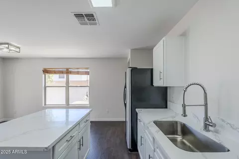 Kitchen - 2173 E 35th Ave, Apache Junction, AZ 85119 photo 4 of 6