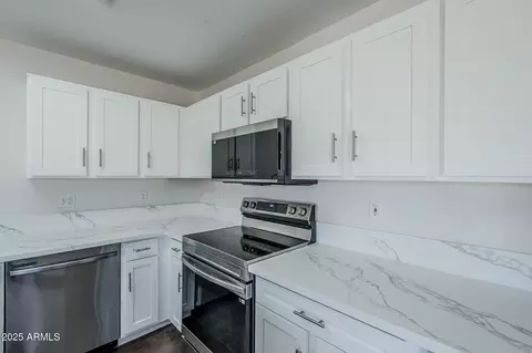 Kitchen - 2173 E 35th Ave, Apache Junction, AZ 85119 photo 5 of 6
