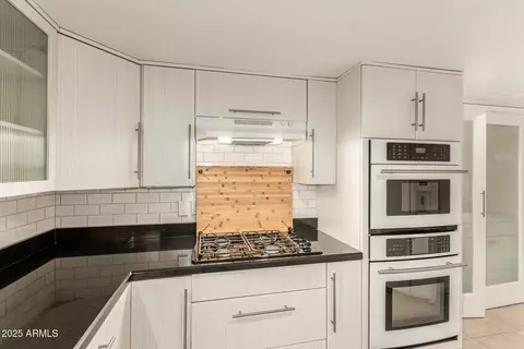 Kitchen - 21 W Pasadena Ave #3, Phoenix, AZ 85013 photo 2 of 4