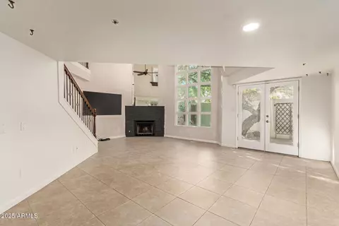 Living - 21 W Pasadena Ave #3, Phoenix, AZ 85013 photo 1 of 4