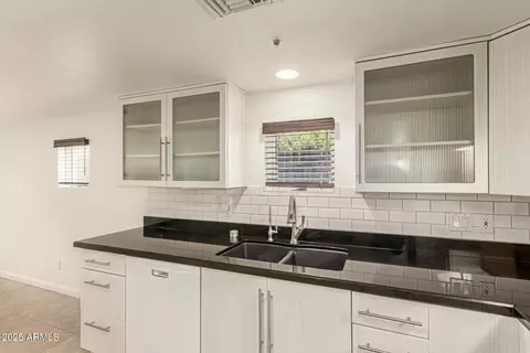 Kitchen - 21 W Pasadena Ave #3, Phoenix, AZ 85013 photo 3 of 4