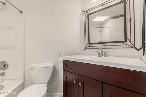 Bath - 21 W Pasadena Ave #3, Phoenix, AZ 85013 photo 4 of 5