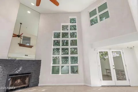 Living - 21 W Pasadena Ave #3, Phoenix, AZ 85013 photo 4 of 4