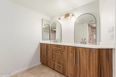 Bath - 21 W Pasadena Ave #3, Phoenix, AZ 85013 photo 2 of 5