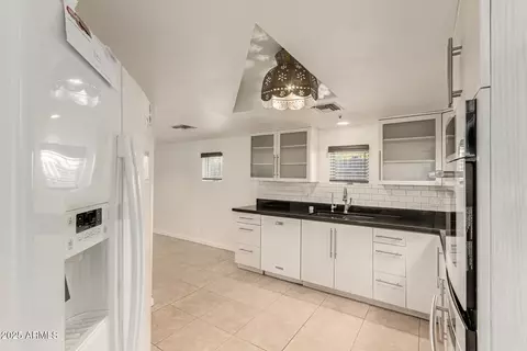 Kitchen - 21 W Pasadena Ave #3, Phoenix, AZ 85013 photo 4 of 4