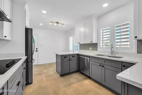 Kitchen - 1107 E Marlette Ave, Phoenix, AZ 85014 photo 1 of 5