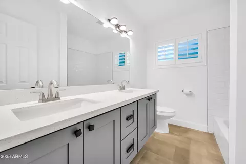 Bath - 1107 E Marlette Ave, Phoenix, AZ 85014 photo 4 of 4