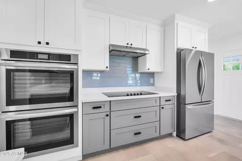 Kitchen - 1107 E Marlette Ave, Phoenix, AZ 85014 photo 4 of 5