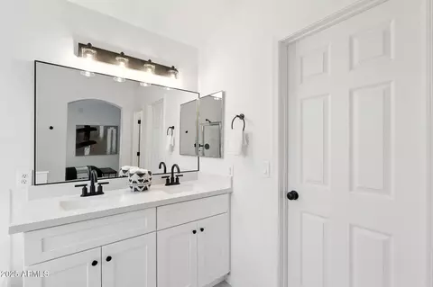 Bath - 3279 E Woodside Way, Gilbert, AZ 85297 photo 2 of 5