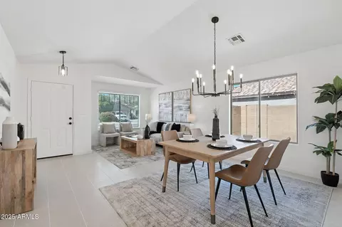 Dining - 3279 E Woodside Way, Gilbert, AZ 85297 photo 3 of 4