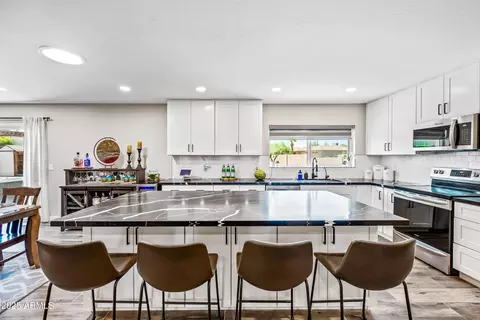 Kitchen - 14616 N 28th Pl, Phoenix, AZ 85032 photo 2 of 10