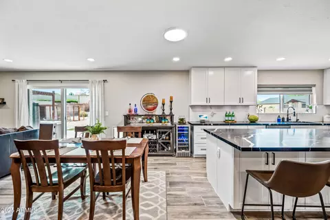 Dining - 14616 N 28th Pl, Phoenix, AZ 85032 photo 3 of 3