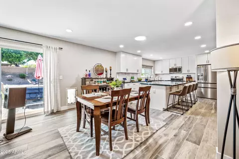Dining - 14616 N 28th Pl, Phoenix, AZ 85032 photo 2 of 3