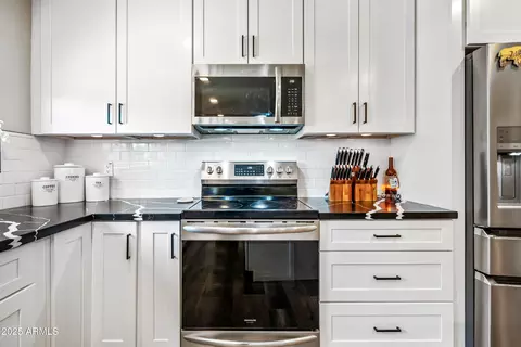 Kitchen - 14616 N 28th Pl, Phoenix, AZ 85032 photo 8 of 10