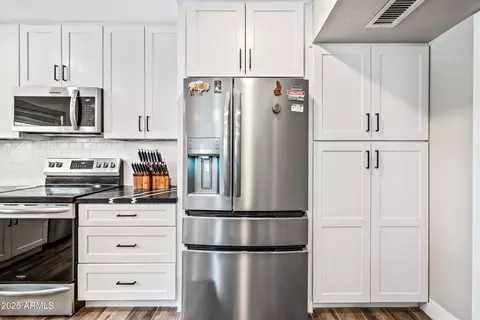Kitchen - 14616 N 28th Pl, Phoenix, AZ 85032 photo 9 of 10