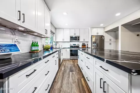 Kitchen - 14616 N 28th Pl, Phoenix, AZ 85032 photo 6 of 10