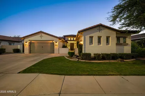 5560 S White Dr, Chandler, AZ 85249