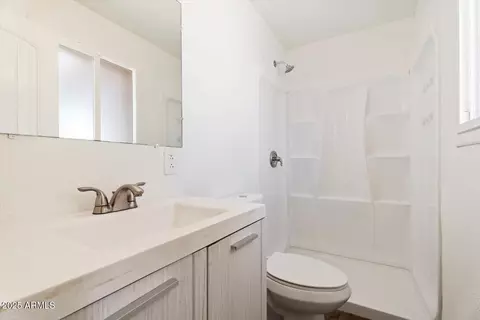 Bath - 2054 W Chambers St, Phoenix, AZ 85041 photo 1 of 2