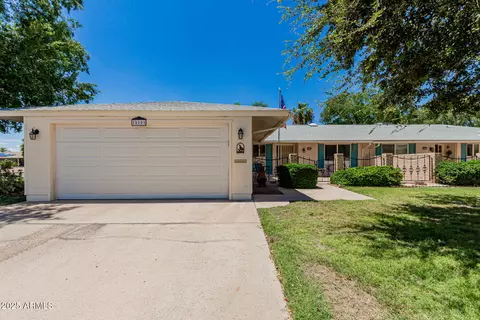 10101 W Kingswood Cir, Sun City, AZ 85351