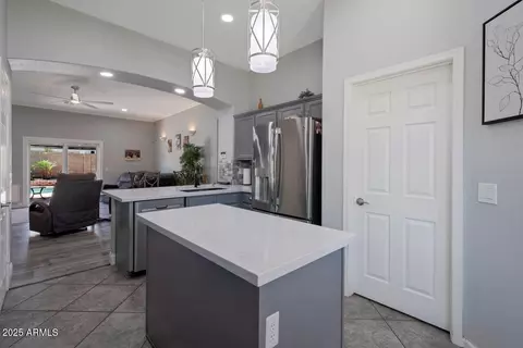 Kitchen - 213 E Smoke Tree Rd, Gilbert, AZ 85296 photo 5 of 6