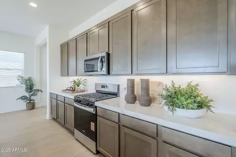 Kitchen - 11129 E Ulysses Ave, Mesa, AZ 85212 photo 4 of 5