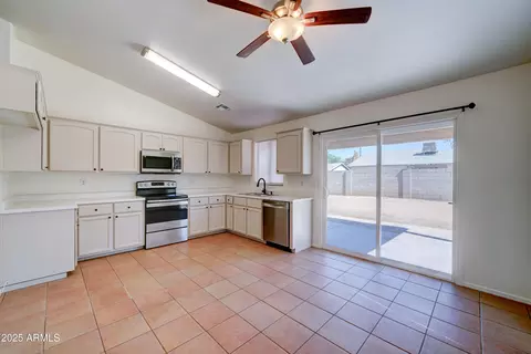 Kitchen - 568 E Mesquite Ave, Apache Junction, AZ 85119 photo 3 of 4