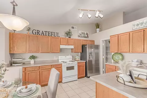 Kitchen - 3605 E Thornton Ave, Gilbert, AZ 85297 photo 2 of 4