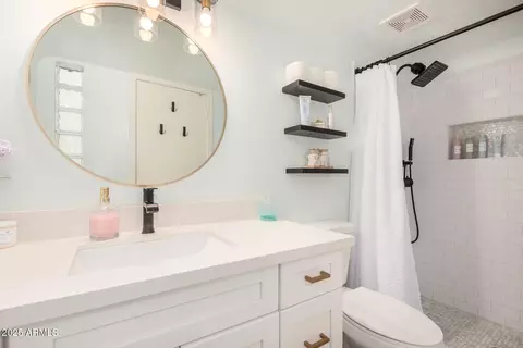 Bath - 5119 E Windsor Ave, Phoenix, AZ 85008 photo 1 of 2