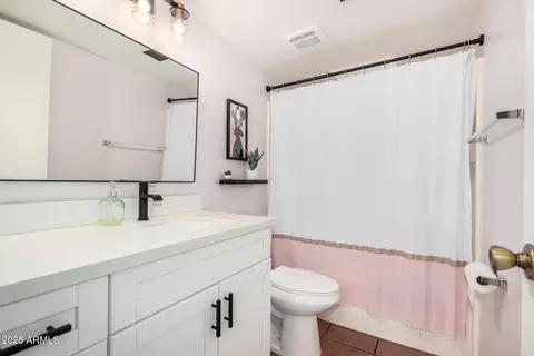 Bath - 5119 E Windsor Ave, Phoenix, AZ 85008 photo 2 of 2