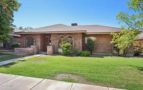 Exterior - 823 E Lexington Ave, Gilbert, AZ 85234 photo 2 of 6