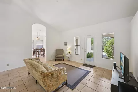 Living - 823 E Lexington Ave, Gilbert, AZ 85234 photo 1 of 2