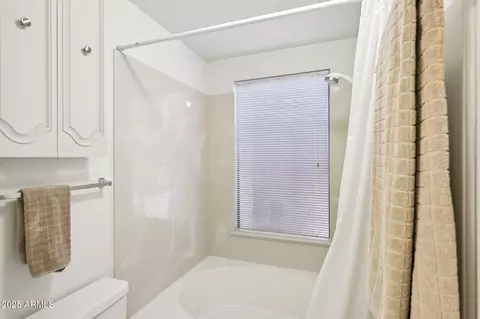 Bath - 823 E Lexington Ave, Gilbert, AZ 85234 photo 2 of 3