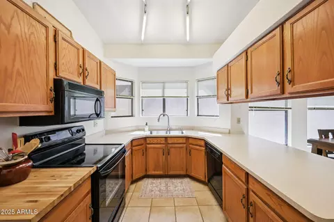 Kitchen - 823 E Lexington Ave, Gilbert, AZ 85234 photo 2 of 3