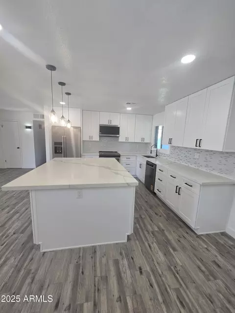 Kitchen - 206 E Manhatton Dr, Tempe, AZ 85282 photo 2 of 4