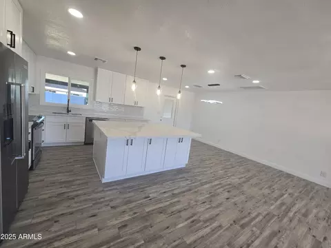 Kitchen - 206 E Manhatton Dr, Tempe, AZ 85282 photo 3 of 4