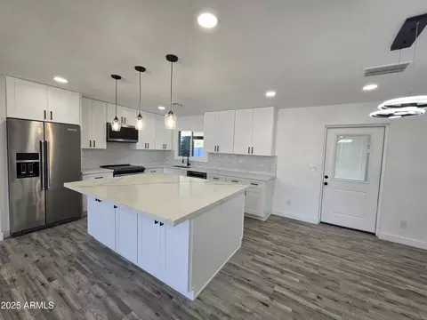 206 E Manhatton Dr, Tempe, AZ 85282