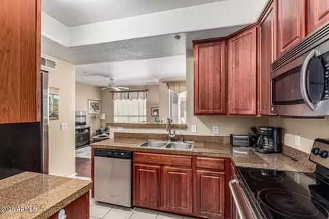 Kitchen - 5303 N 7th St #111, Phoenix, AZ 85014 photo 2 of 3