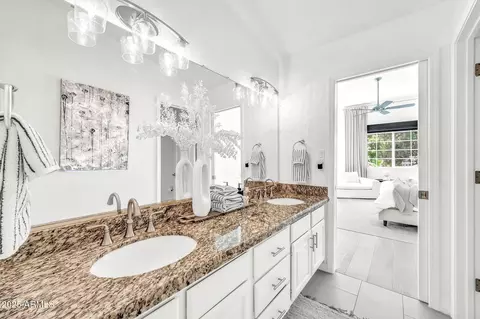 Bath - 4147 E Sahuaro Dr, Phoenix, AZ 85028 photo 4 of 5