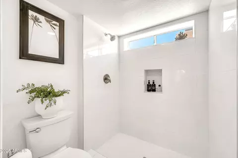 Bath - 4147 E Sahuaro Dr, Phoenix, AZ 85028 photo 3 of 5