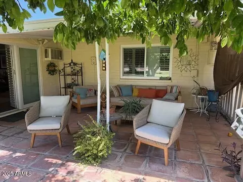 10232 W Snead Cir, Sun City, AZ 85351