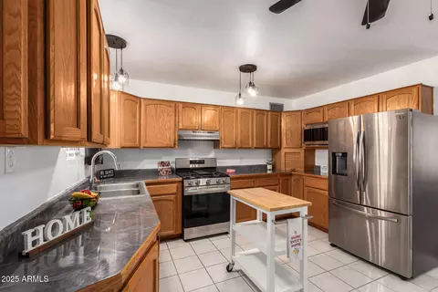 Kitchen - 1119 W Roma Ave, Phoenix, AZ 85013 photo 4 of 5