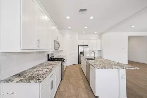 2228 E Isaiah Ave, Gilbert, AZ 85298 photo 5