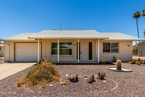 9925 W Signal Butte Cir, Sun City, AZ 85373