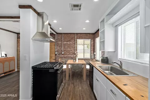 Kitchen - 2615 N 29th Pl, Phoenix, AZ 85008 photo 1 of 2