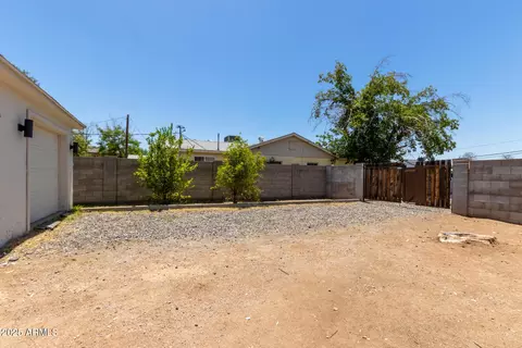 Exterior - 2615 N 29th Pl, Phoenix, AZ 85008 photo 4 of 5