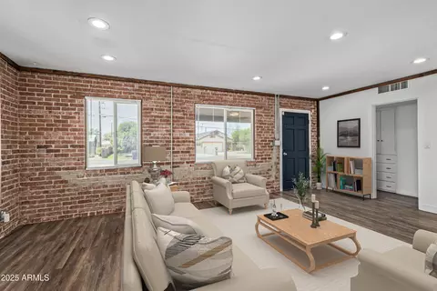 Living - 2615 N 29th Pl, Phoenix, AZ 85008 photo 1 of 2