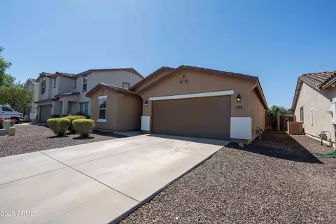 895 E Daniella Dr, San Tan Valley, AZ 85140